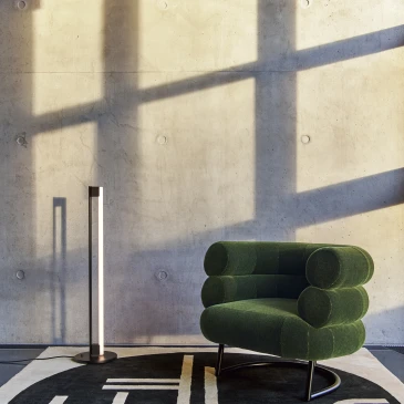 Classicon Stehleuchte BIDENDUM. Sessel GREEN. Bild: Elias Hassos