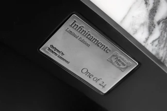 Limitiertes Kunstwerk: INFINITAMENTE-Tisch von Poltrona Frau